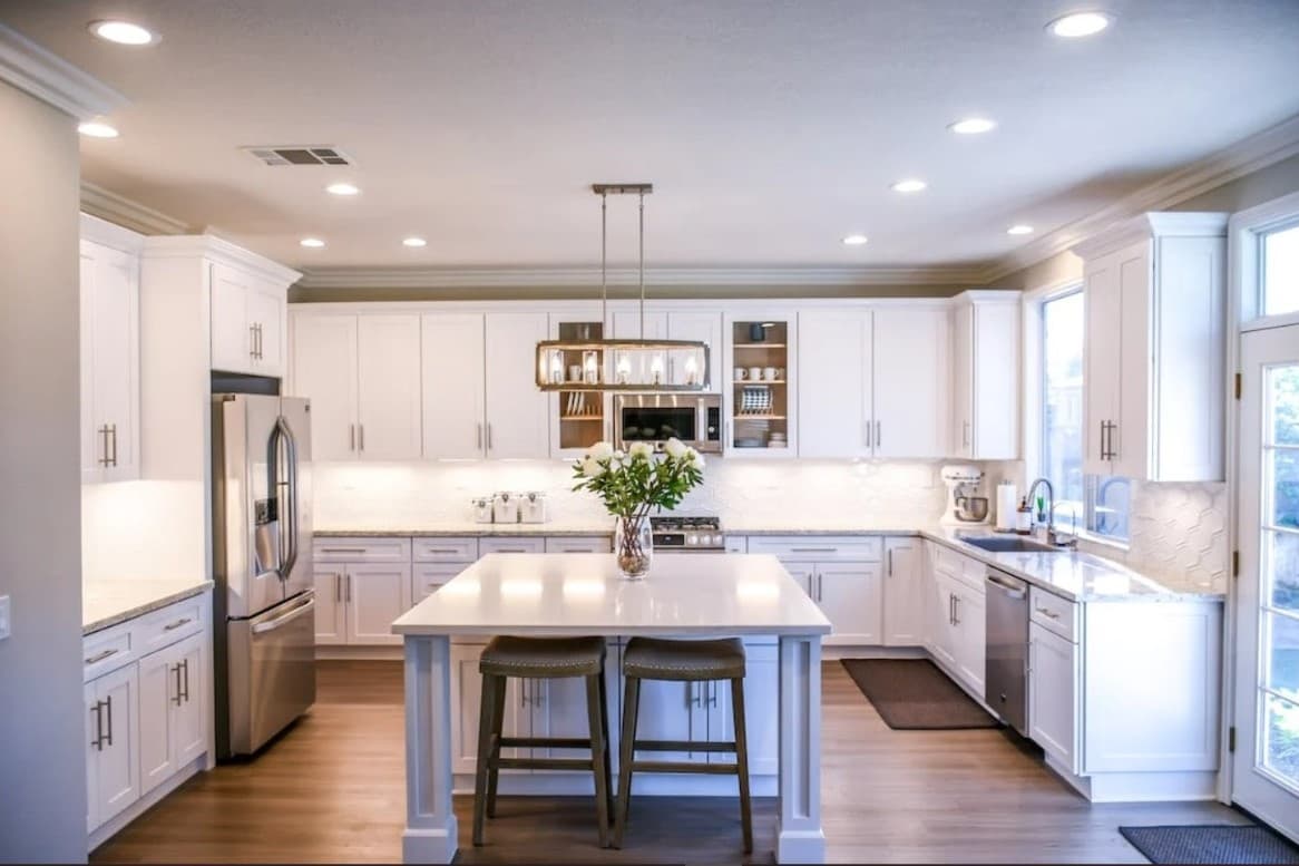 Kitchen Island & Mini Bar